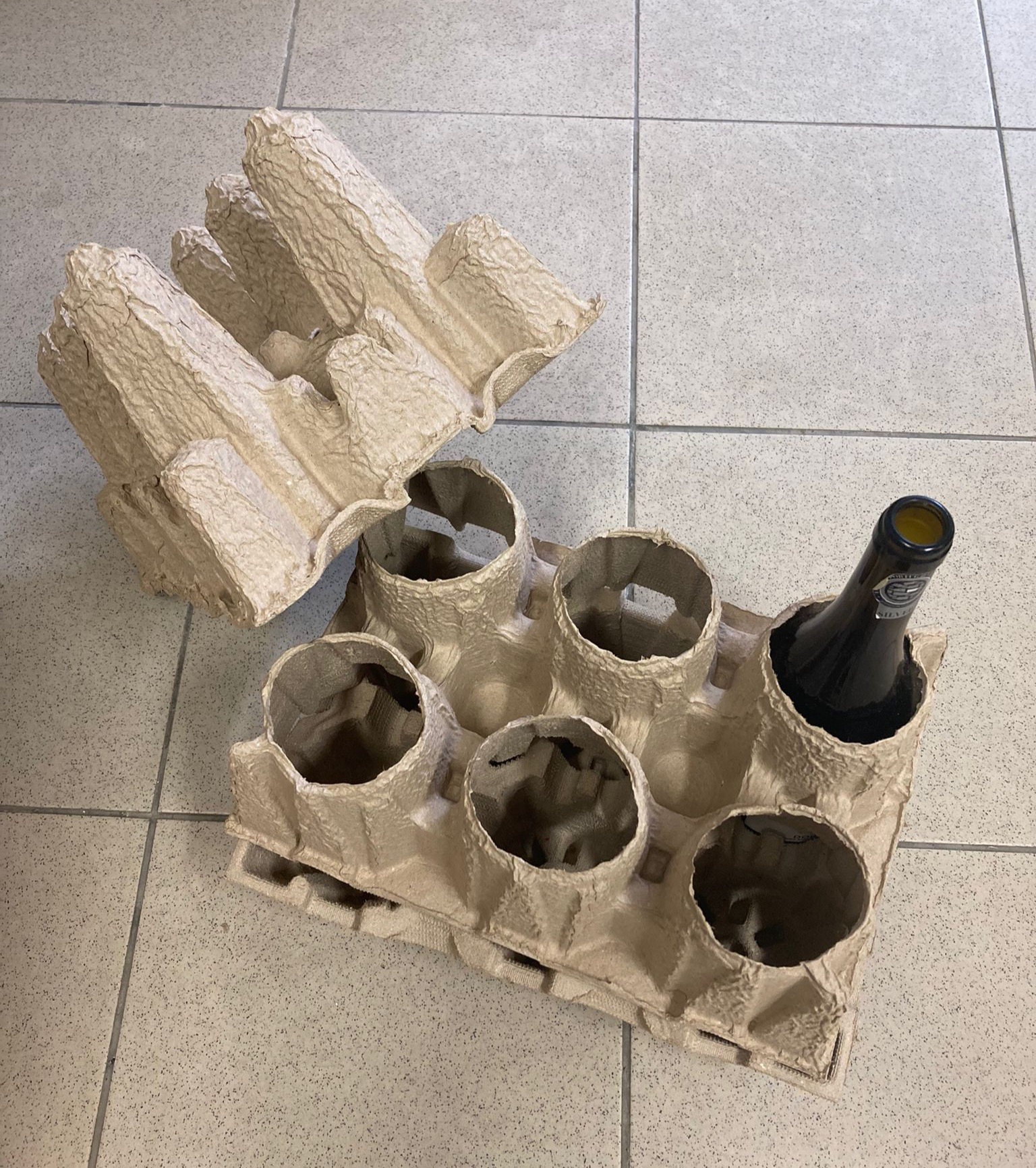 Garrafeira de 6x garrafas em polpa de papel moldada